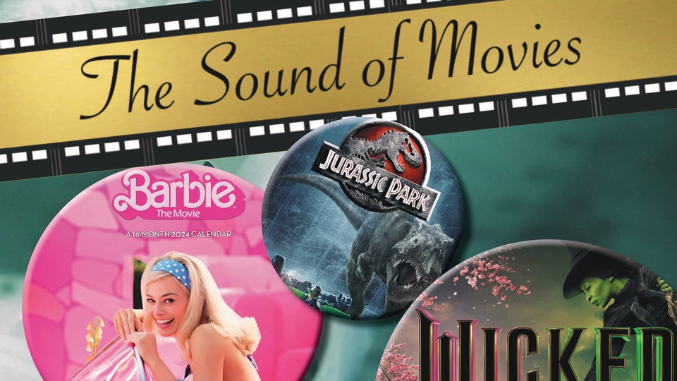 Bilden visar en poster där texten "the sound of movies" syns och så ser man jurassic park karaktärer, barbie karaktärer och wicked karaktärer. 